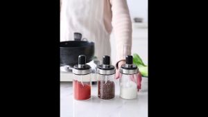 Hủ Đựng Gia Vị Thuỷ Tinh Kèm Thìa Múc Tiện Lợi Gọn Gàng Nhà Bếp