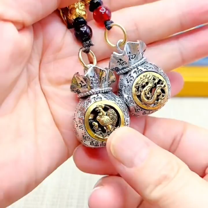 已开光 招财  A Rotatable Blessing Bag Pendant A Car Keychain Pendant and A Pendant for Both Men and Women 十二生肖日进斗金百福钱袋可转动福袋挂件汽车匙扣挂件男女生