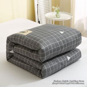 Seasonal Suitable Thick Quilt
