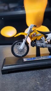 Diecast Miniatur Mainan Motor Trail Suzuki RM250 Besi Metal Aktif Suspensi