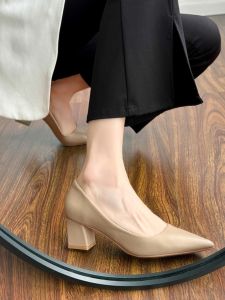 เรียบหรู รองเท้าส้นสูงพร็อพ ผู้หญิง นักเรียน พนักงานเสิร์ฟอากาศยืนยาวไม่เหนื่อยเท้า นุ่ม รองเท้าทํางานด้านล่างรองเท้าเดี่ยวอาชีพสีสันสดใส