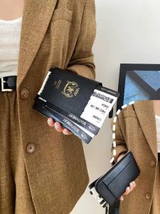 กระเป๋าใส่เอกสารแบบสะพายคอสำหรับเดินทางแบบพกพาพร้อมซิป วัสดุ PU ขนาดเล็ก สไตล์ยุโรปและอเมริกัน สำหรับเยาวชน