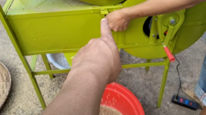 Máy quạt thóc tiêu... chạy điện nhanh sạch chỉ 1 lần