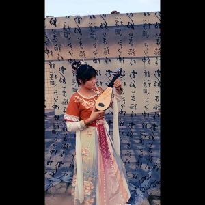 daidai (Ready Stock) Simulated Pipa Musical Chinese National Instrument Hanfu Accessories 仿真琴琵琶乐器汉服古风拍照道具影楼古装拍摄摆件中国风儿童演出