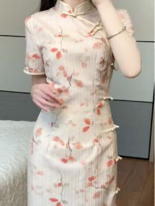 Váy Dài Tay Ngắn Màu Hồng Phong Cách Trung Hoa Mới Mùa Xuân Hè 2025 Váy Dài Cài Nút Bên Hông Cổ Điển Mới Váy Cưới Thanh Lịch