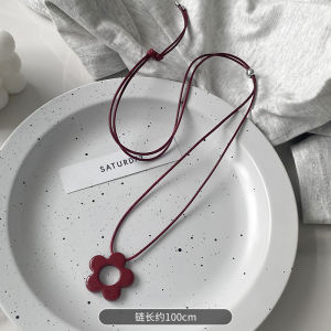 สไตล์เกาหลี หลากหลาย สร้อยคอเชือกขี้ผึ้งลายดอกไม้ ผู้หญิง 2024 รุ่นใหม่ เสื้อฮู้ด โซ่กระดูกไหปลาร้าโซ่เครื่องประดับแฟชั่น