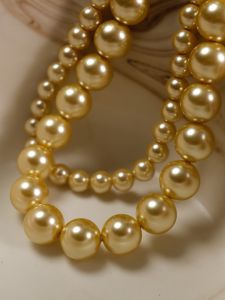 Short Pearl Necklace Simulated South Sea Golden round Beads Single Layer Versatile Fashion Jewelry Accessory by XiXi Jiang