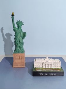 World Architecture Model Resin Decorative Figurine Statue of Liberty Twin Towers Eiffel Tower Opera House Leaning Tower