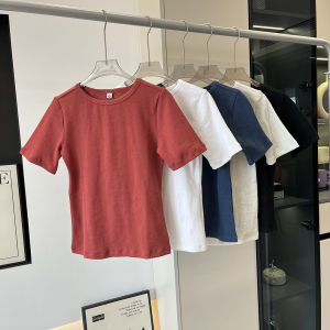 เสื้อยืดคอกลมแขนสั้นทรงเข้ารูปสำหรับผู้หญิง ฤดูใบไม้ผลิและฤดูร้อน ทรงพื้นฐาน เส้นใยไตรอะซิเตท ลำลอง สวมใส่สบาย