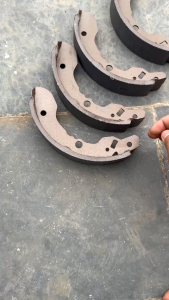 1 miếng má phanh xe 8 tạT880 xe đông ben các loại bản 4 đo dây cung 20cm bán rời