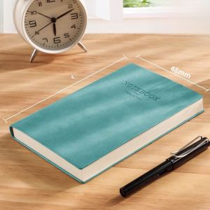 สมุดบันทึกแบบพิมพ์โลโก้หนาสำหรับนักเรียน สมุดบันทึกงานประชุม อุปกรณ์ธุรกิจ เรียบง่าย พื้นผิวหนัง กระดาษ DORLIN สมุดบันทึกวันที่ 100 หน้าขึ้นไป
