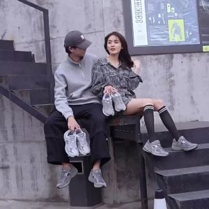 Putian Giày Thể Thao Nam Mùa Xuân Giày Chạy Bộ Mới Balance Nữ nb2002R Giày Nam Thường Ngày Cặp Đôi Cổ Điển