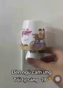 [GIAO MÀU NGẪU NHIÊN] Đèn Ngủ Cảm Ứng Hình Ly Ánh Sáng Trắng Sử Dụng Cho Phòng Ngủ Phòng Khách