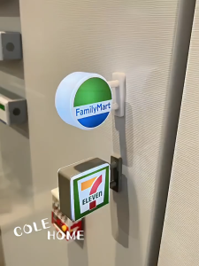 ส่งสินค้าจากกรุงเทพภายใน 12 ชั่วโมง ร้านสะดวกซื้อ สติ๊กเกอร์ติดตู้เย็น การ์ดไฟสร้างสรรค์ การ์ดแสดงผล แม่เหล็ก โรส 711 กล่องไฟครอบครัว รุ่น ส่องสว่าง