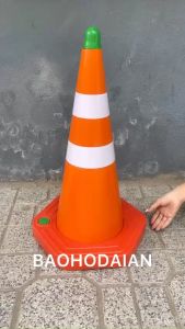Cọc tiêu giao thông hình chóp phản quang siêu nhẹ cao 65cm
