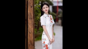 JIangnan Vintage Polyester Off-White Red Rose Maxi Cheongsam 1052-02 江南復古滌綸米白红玫瑰長旗袍