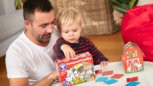 Trò chơi trí tuệ Farmyard Families - Orchard Toys giúp trẻ phát triển sự phối hợp tay mắt và ghi nhớ