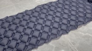 Spliceable outdoor inflatable mattress single/multi person moisture-proof pad