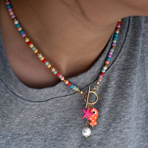 สร้อยคอจี้ปลาเซรามิกที่ได้รับแรงบันดาลใจจากทะเลโบฮีเมียนและปลาดาวพร้อมลูกปัดเทอร์ควอยซ์สังเคราะห์ 4 มม. เครื่องประดับชายหาดน้ําหนักเบา