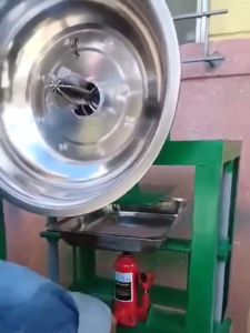 2in1 COCONUT PRESSER WITH GRATER STAINLESS BLADE & BASIN COMPLETE SET GREEN COLOR