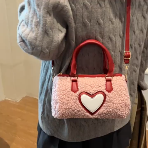 EchoBliss Love Plush กระเป๋าบอสตันใหม่ฤดูใบไม้ร่วงและฤดูหนาวกระเป๋าสะพายข้างแบบพกพาดีไซน์ซิปกระเป๋าด้านในใช้งานได้จริงและทันสมัย