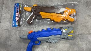 ปืนฉีดน้ำเด็กไดโนเสาร์ขนาดใหญ่ ยาว 46 ซม. ความจุน้ำ 650 มล. ยิงไกล จุเยอะ | สีฐาน