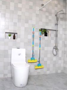 Móc treo cây lau nhà không đánh dấu mạnh mẽ mới miếng dán không dấu vết dụng cụ tháo móc treo cây lau nhà