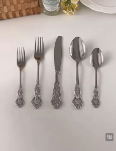 ช้อนส้อมมีดชุดทานข้าว สแตนเลสลายหลุย สไตล์ยุโรป เรียบหรู สีทอง ใช้ในร้านอาหารและโรงแรม