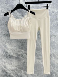 ชุดโยคะระดับไฮเอนด์สำหรับผู้หญิง ชุดกีฬาเซ็กซี่ แห้งเร็ว แขนกุด ผ้าไนลอน ชุดโยคะพร้อมแผ่นเสริมหน้าอก 9 นิ้ว