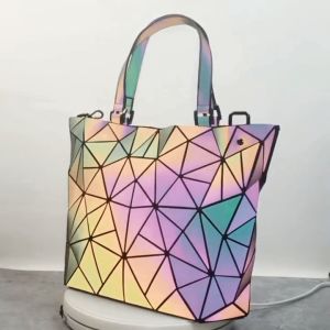 Diamond Bag OEM for Women 2023 New Laser Geometric Diamond Pattern Bag Folding Handbag Fashion Shoulder Bag for Ladies Fashion