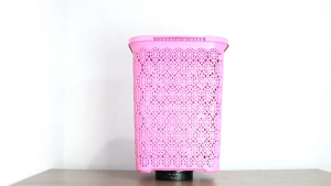 Keranjang Laundry Hokaido Fruitella Motif Anyaman Elegan dengan Tutup – Plastik Kokoh & Estetik