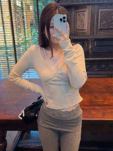 เสื้อยืดคอวีลูกไม้แขนยาวทรงสลิมฟิตสำหรับผู้หญิงในฤดูใบไม้ร่วงและฤดูหนาว เสื้อชั้นในสไตล์หวานและเผ็ดร้อน Pure Desire