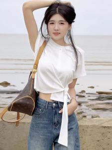 Áo Thun Nữ Tay Ngắn Cổ Tròn Màu Trắng Không Đều Eo Cao Dáng Rộng Thiết Kế Mùa Hè Áo Ngắn Chất Liệu Thấm Hút Mỏng