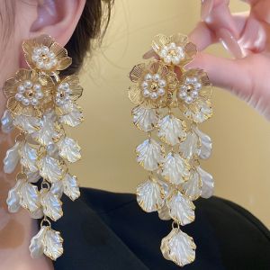 1 pair of pearl flower fringe earrings with fashionable and elegant style