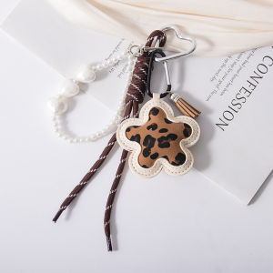 Womens Bag Pendants Korean Leopard Flower Pearl Sweet Kawaii Cute Leather Bag Charms Multifunctional High-quality Keychains