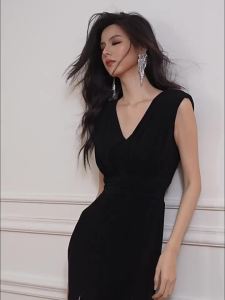 French Holiday Colorblock Fitted Sheath Dress