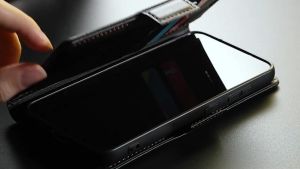 Bao Da Cao Cấp Caseme Cho Galaxy Z Fold5 - Màu Đen Chống Nước Kín Mát Kính Cường Lực Phong Cách Thời Trang