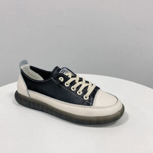 รองเท้าผ้าใบสีขาวแบบสวมสำหรับผู้หญิง ทรงหัวมน ส้นแบน พื้นยาง ทรงลำลอง หนังแท้ ฤดูร้อน รองเท้าบอร์ดแบบสวมสบาย