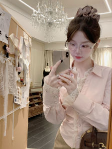 เสื้อเชิ้ตคอวีแขนยาวทรงเข้ารูปสไตล์หวาน Miss Weis Lace Sweet Brea Wave Edge Hollow Lace Trim Shirt เสื้อเชิ้ตผู้หญิง