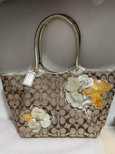 Preloved authentic bleecker floral signature applique shoulder / tote bag