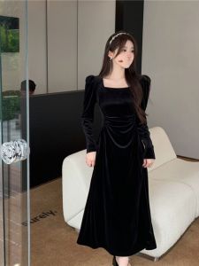 ชุดเดรสสีดำคอเหลี่ยมแขนฟองผ้ากำมะหยี่หรูหราสไตล์ฮีเบอร์ เดรสยาวคลุมเข่าทรงเอเข้ารูปสำหรับฤดูใบไม้ร่วงและฤดูหนาว