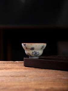 Chinese Style Ceramic Tea Set Gourd Shaped Cup Vintage Aged Glaze Blue And White Porcelain Zen Style Simple And Natural Design