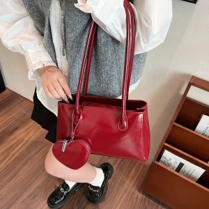 กระเป๋าสะพายไหล่ทรงสี่เหลี่ยมสีแดงสไตล์เกาหลีวินเทจแบบหนังกลั่นน้ำมัน กระเป๋าสะพายไหล่สำหรับผู้หญิง ฤดูใบไม้ร่วง/ฤดูหนาว กระเป๋าสะพายไหล่แบบหนังสุกใหม่ วัสดุอื่นๆ