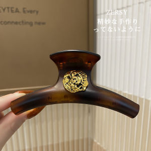 กิ๊บติดผมรูปฉลามสีทองหรูหราสำหรับผู้หญิง 2024 ใหม่ กิ๊บติดผมแบบมีหูสำหรับจับผมด้านหลังศีรษะ อุปกรณ์ตกแต่งผมแบบทันสมัย