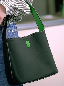 KUNOGIGI Bucket Bag Womens Summer bag niche design hand shoulder bag