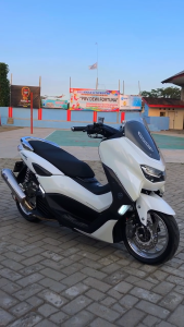 Skotlet Motor Putih Glossy Sticker Kilap SuperGloss Premium Vinyl BackGround Aquarium Decal