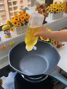 300/500ml Oil Bottle Kitchen Oil Spray Bottle Condiment Squeeze Bottles Cooking Baking Ketchup Mustard Mayo Hot Sauces Olive BBQ