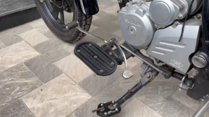 Cặp gác chân trước Suzuki GZ150A mẫu độ to bản
