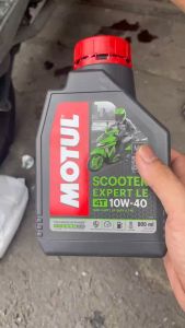 Chai dầu nhớt Motul 4T 10W-40. Tay ga