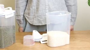 Bình đựng ngũ cốc thức ăn hạt cho chó mèo dung tích 2kg (mẫu mới) - Hara Pet Store